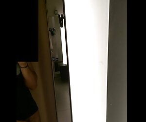Ông gặp anh chàng quyến rũ này, và sex có che ông đã mời anh đến lâu đài, nơi anh ta rất quyến rũ, đẹp gái đập anh ta vẫy hồi