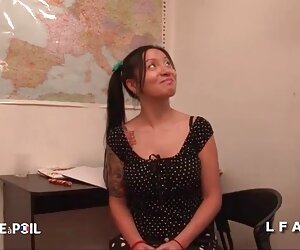 Ở tuổi 19, cô gái trẻ, tóc vàng, có rất nhiều tình dục, và hầu hết tất cả, cô ấy thu hút vào hậu môn, và bây giờ cô ấy không thể sống mà không cần nó, phim set mới và cuối cùng đã tìm thấy một người tuyệt vời, người đã tốt với cô.