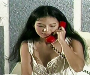 Hai trong số bạn gái của bạn đang ngồi trên ghế chơi với nhau, họ muốn yêu càng sớm càng tốt, bởi vì người đàn ông đang đến ngay, mọi người sẽ cứng rắn với họ, con bò gốc sẽ không được ngọt ngào. phím sexx