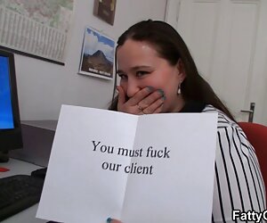 Một tài năng mẹ với một hình xăm của shit to ra ba kẻ trên đầu gối của mình jav tập thể