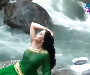 Một vài say rượu niềm đam mê bắt đầu phim jav say đắm trong trở lại chỗ ngồi của một xe taxi trước mặt của người lái xe
